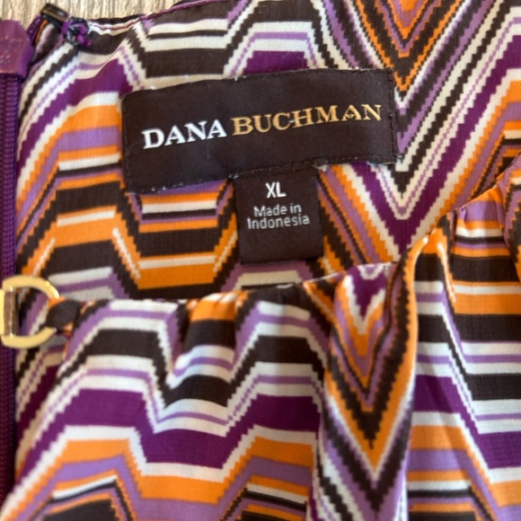 Dana Buchman Women’s Blouse Multicolor Chevron Pattern Sleeveless Gold Accent XL - Picture 5 of 9
